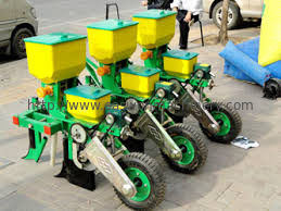 3 Rows Corn Soybean Seeder With Fertilizer , 18HP Seed Sowing Machine