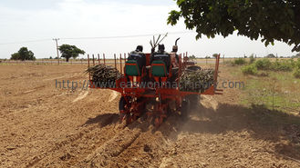 Flat 0.5ha/H Cassava Planter Machine 100hp Two Row Seed Planter