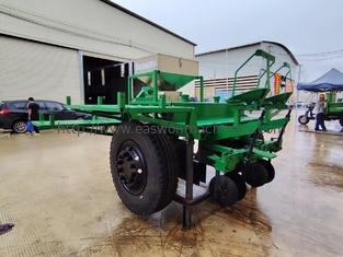 Cassava Planter Machine for Africa with 2 Rows Planting Chop Length 19cm