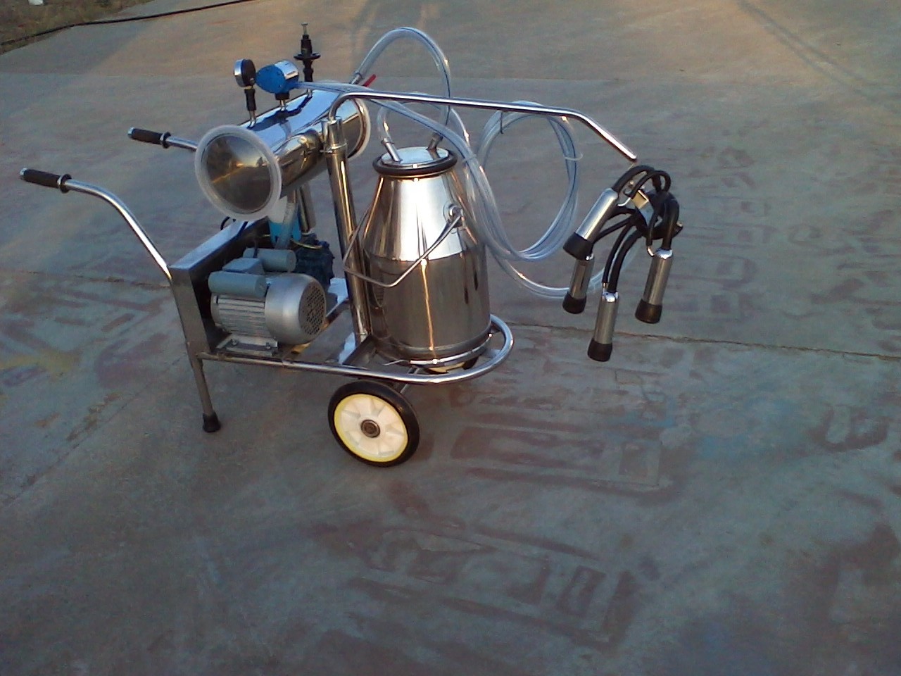 Vacuum Pump 12ml/H Cow Milking Machine 64times/Min Cow Milk Pumping